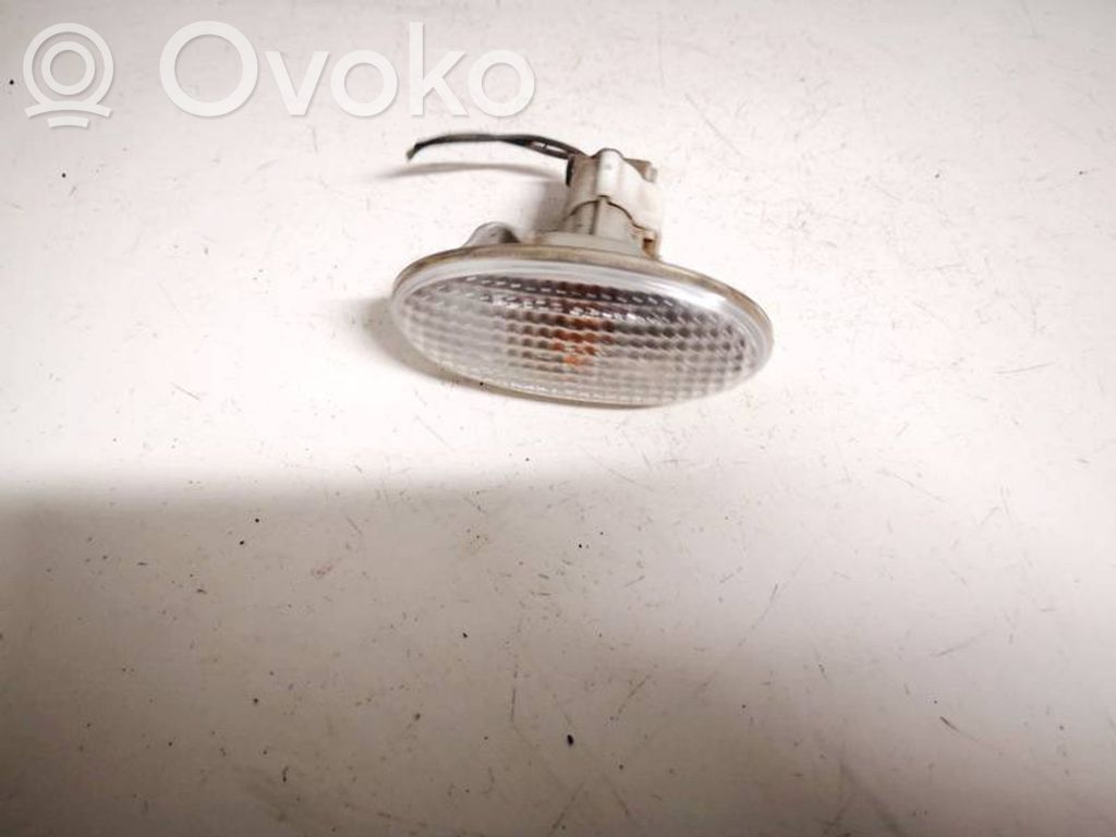 Front fender indicator light   P2829,P2829