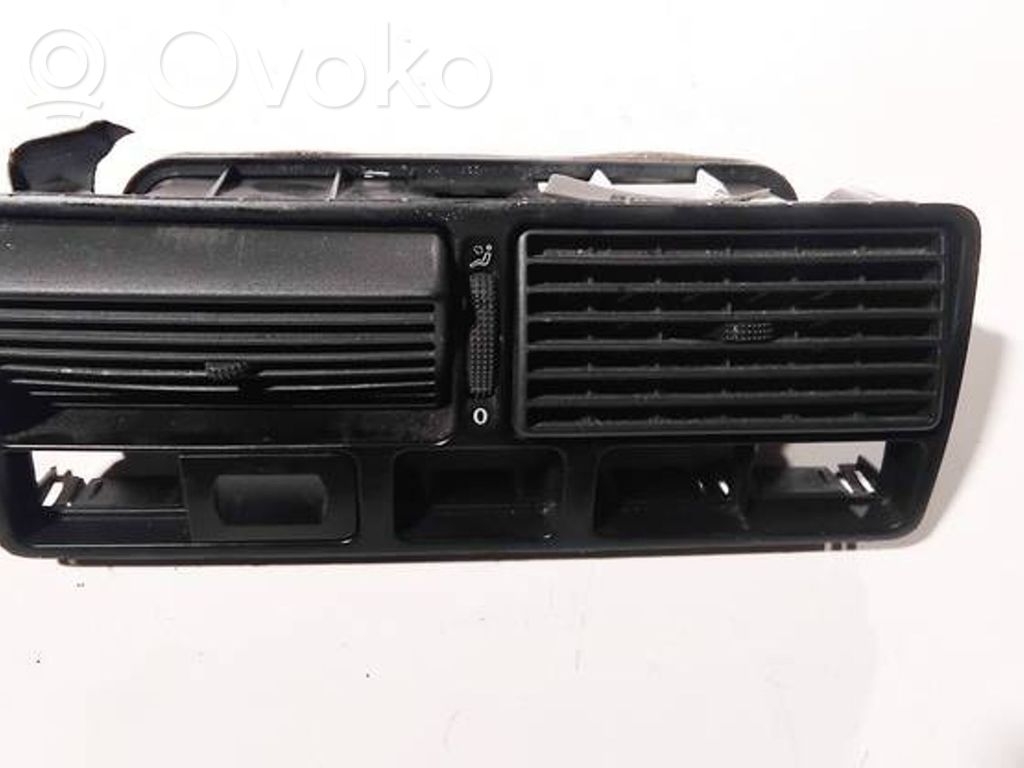 Volkswagen Golf IV Rejilla de ventilación central del panel