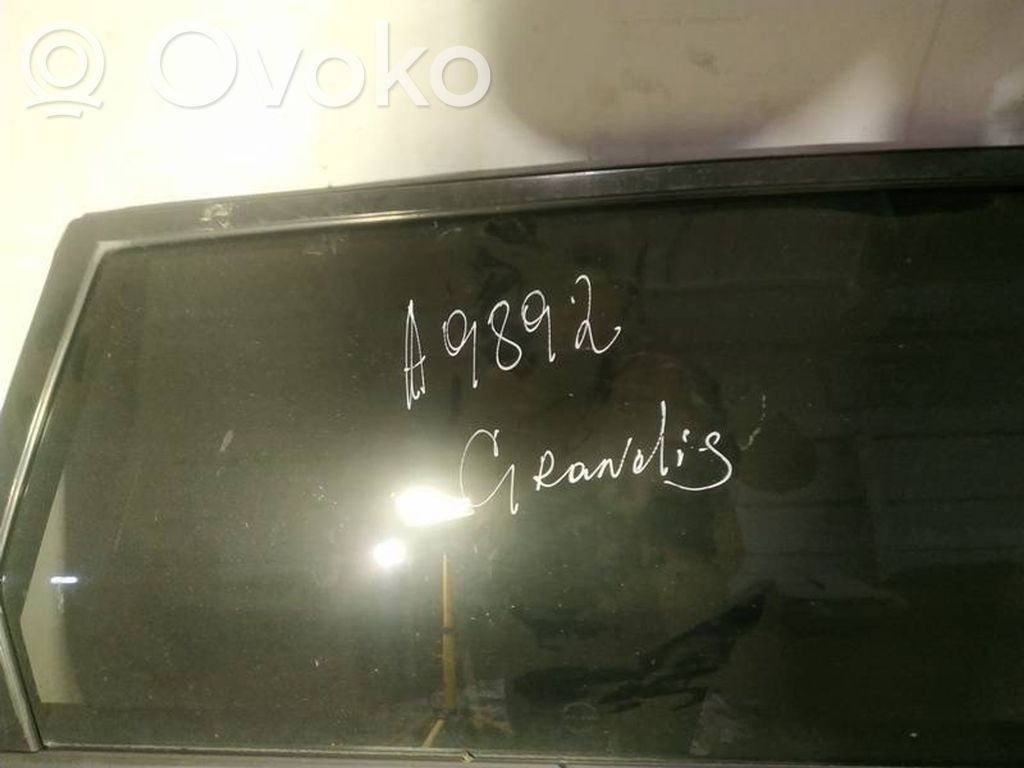 Mitsubishi Grandis Vitre de fenêtre porte arrière