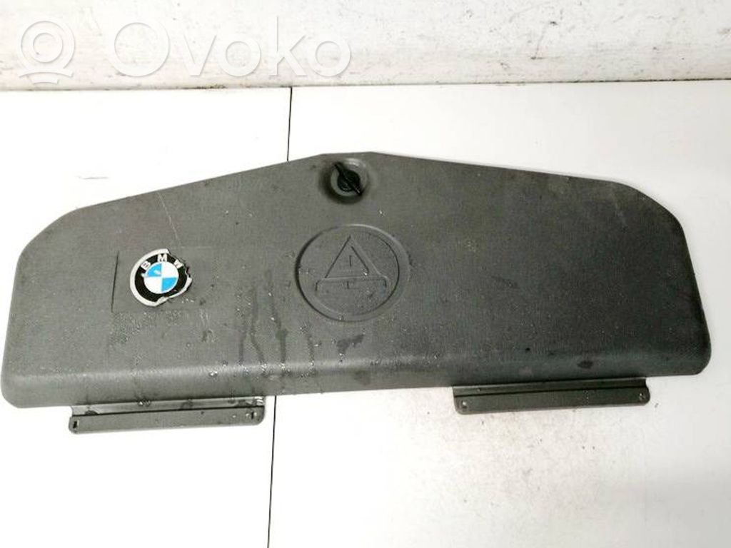 BMW 7 E38 Kita salono detalė 