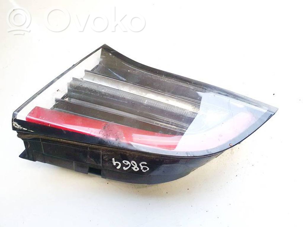 Tesla Model Y Tailgate rear/tail lights 