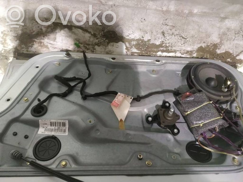 Volkswagen Golf IV Alzacristalli del portellone scorrevole con motorino