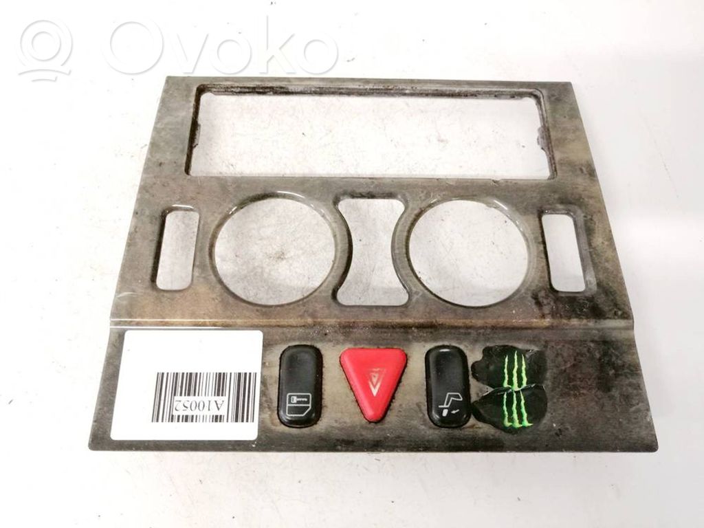 Mercedes-Benz E W210 Botón interruptor de luz de peligro 