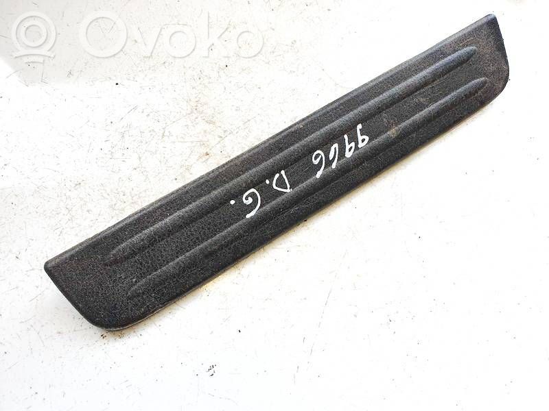 Nissan Primera Capac prag spate