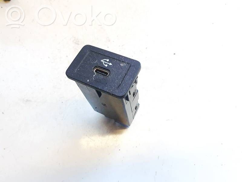 Mercedes-Benz EQB Priză USB
