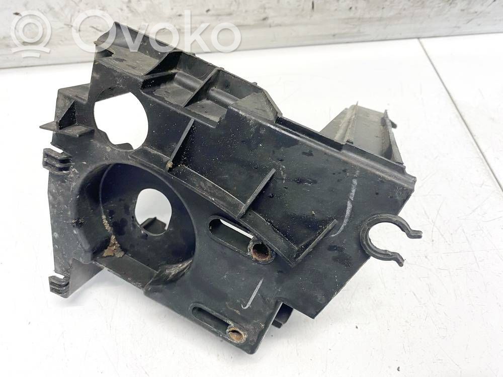 Citroen Xsara Picasso Akkulaatikon alusta 