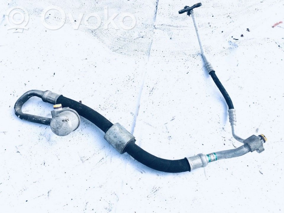 BMW 1 E81 E87 Ilmastointilaitteen putki (A/C) 