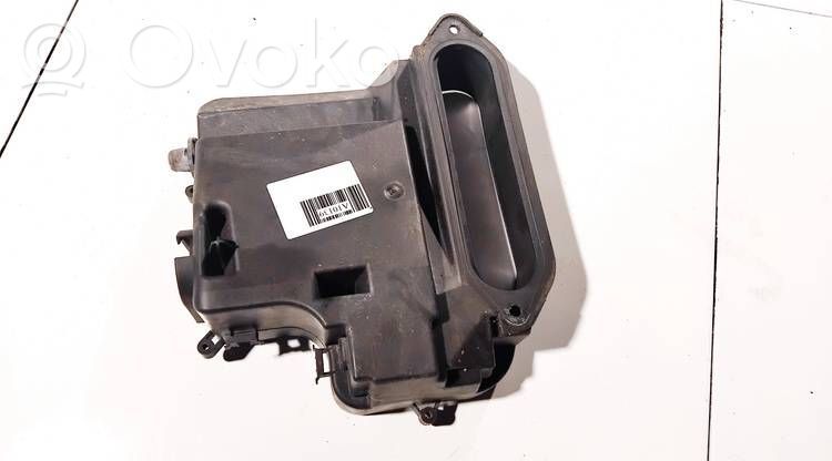 Volkswagen PASSAT B5.5 Parte del condotto di aspirazione dell'aria 