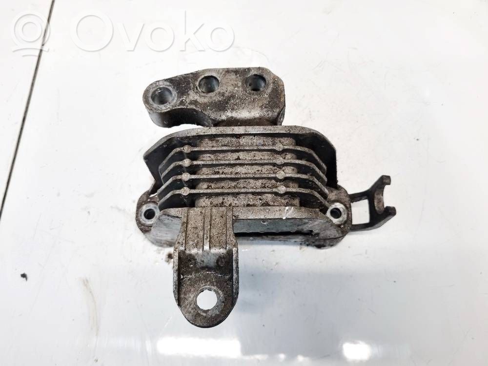 Chevrolet Orlando Engine mount bracket 