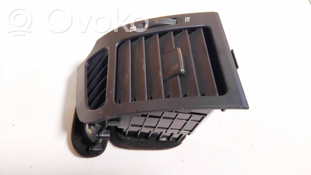 Chevrolet Captiva Rejilla de ventilación central del panel
