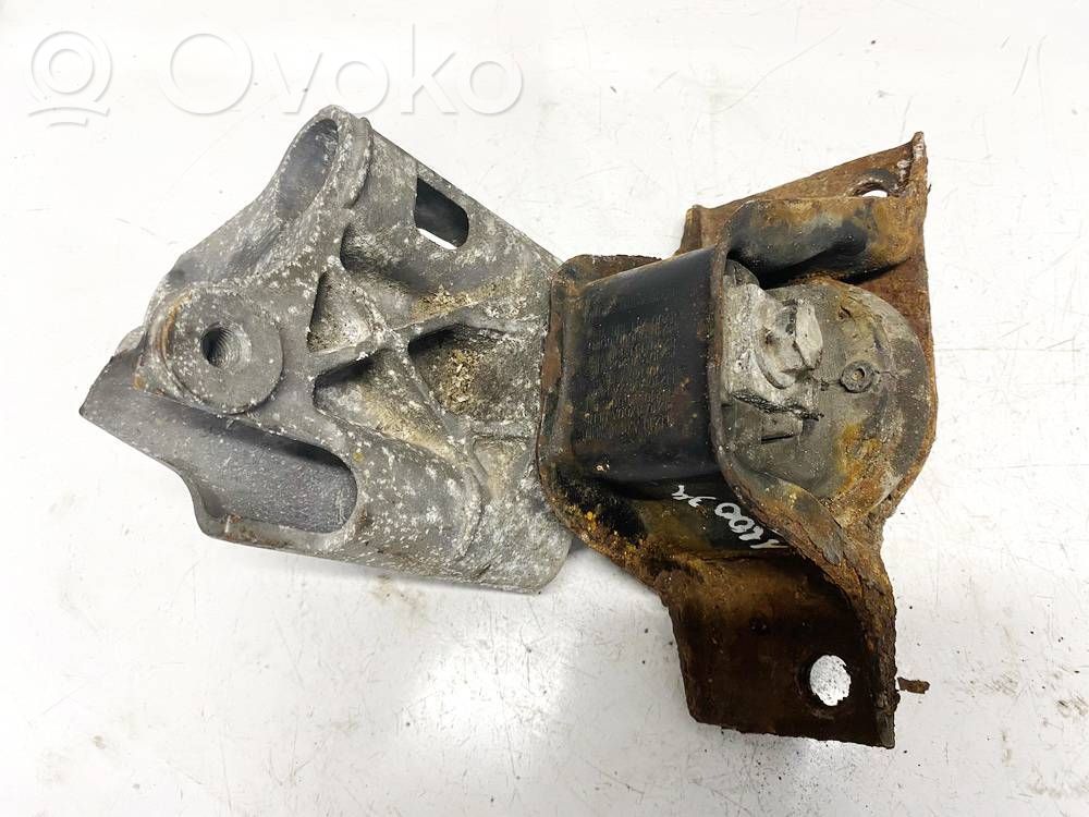 Nissan Note (E11) Engine mount bracket 