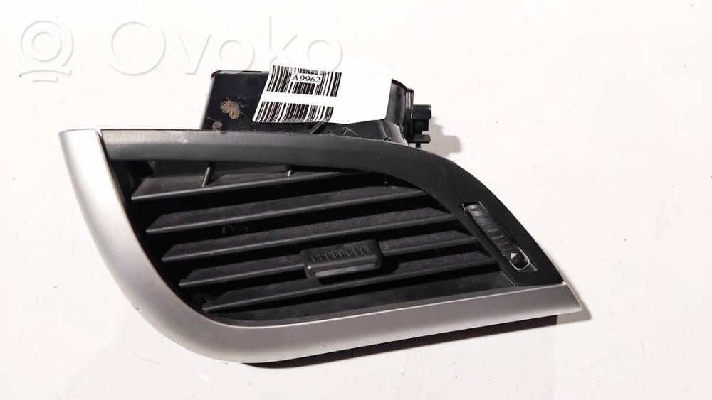 Peugeot 207 Rejilla de ventilación central del panel 