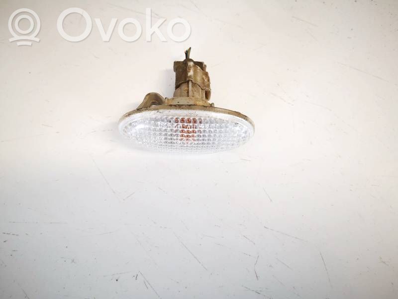 Front fender indicator light   P2829,P2829