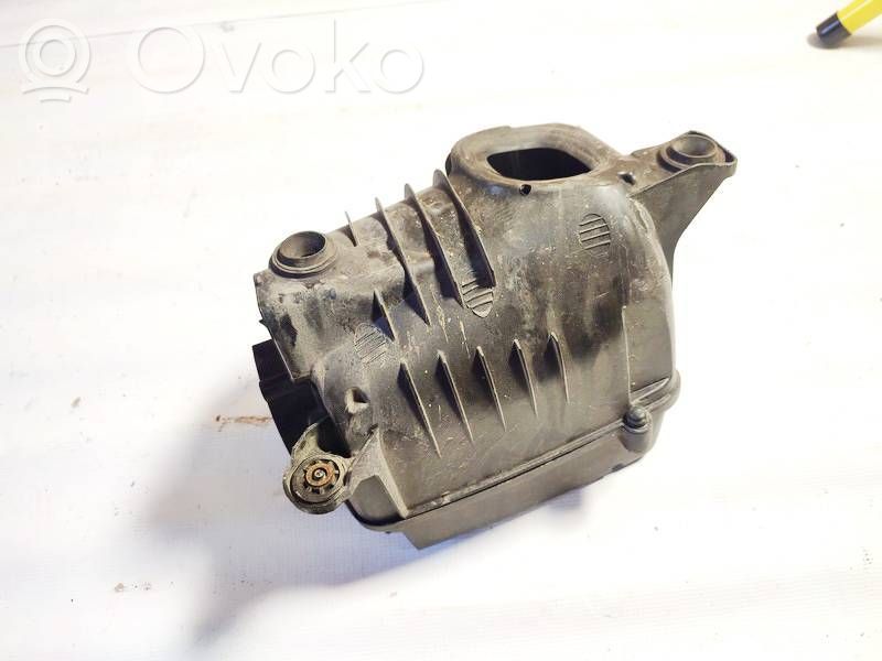 Volkswagen Golf V Cutie filtru aer 