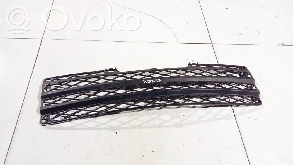 Toyota Yaris Verso Etupuskurin alempi jäähdytinsäleikkö 