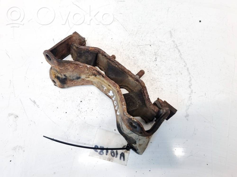 Subaru Outback Moottorin kiinnikekorvake 