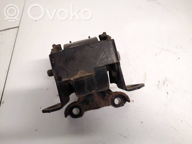Engine mount bracket
