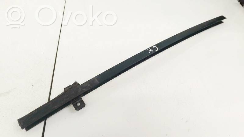 Volkswagen Touran I Takaoven lasin muotolista 