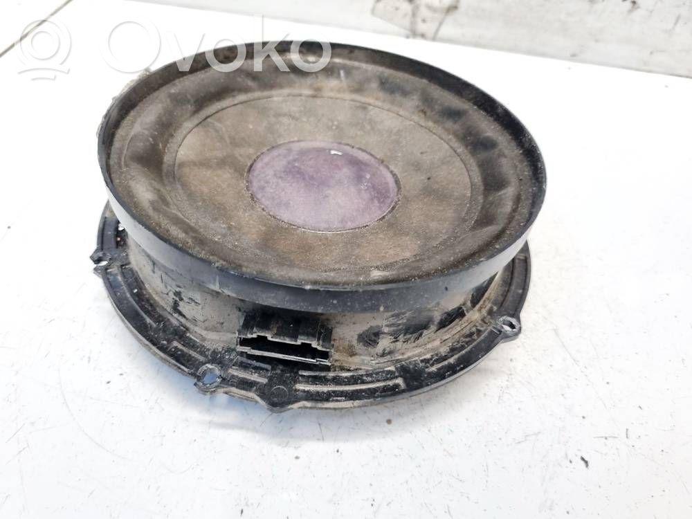 Volkswagen Touran I Altavoz de la puerta delantera 