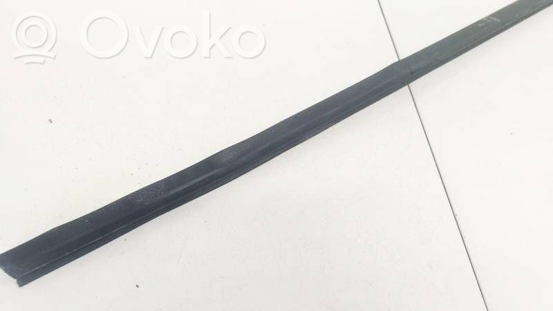 Opel Corsa D Отделка стекла передней двери 