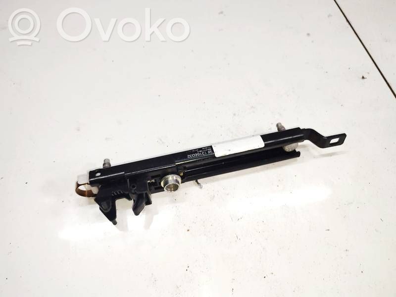 Opel Astra H Guida di regolazione della cintura di sicurezza 