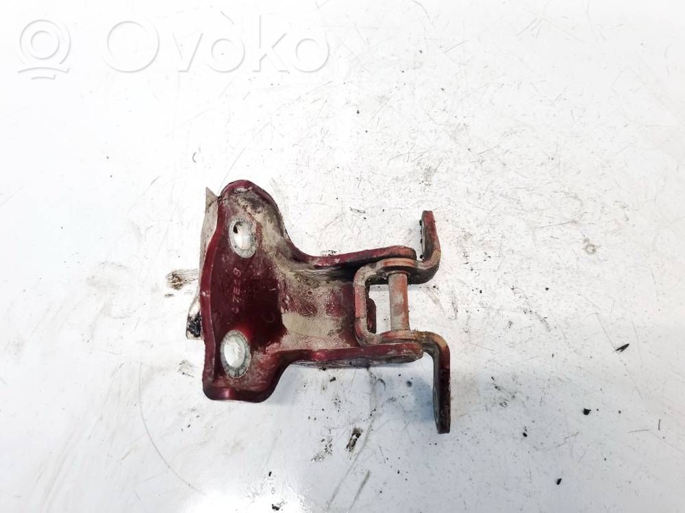 Bisagra inferior de la puerta trasera   07R28,07R28