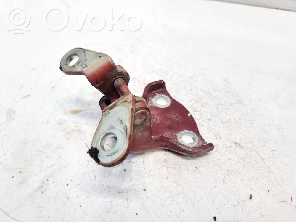 Chevrolet Captiva Rear door lower hinge 
