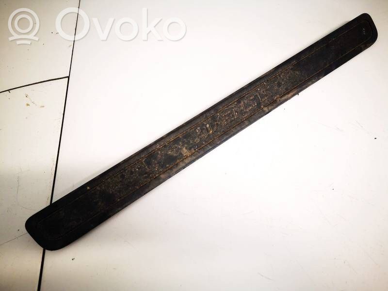 Toyota Avensis T270 Copertura del rivestimento del sottoporta anteriore