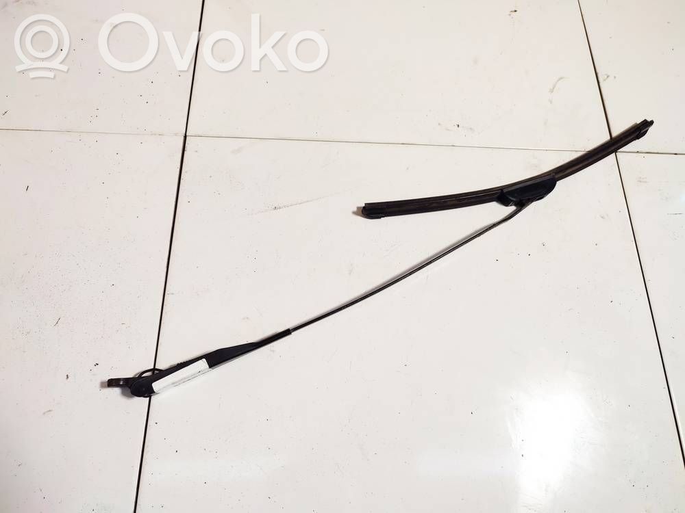 Opel Tigra B Brazo del limpiaparabrisas delantero 