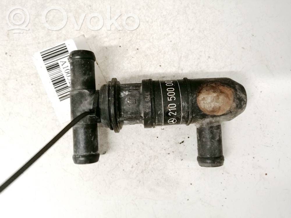 Mercedes-Benz E W210 Tuyau de liquide de refroidissement moteur 
