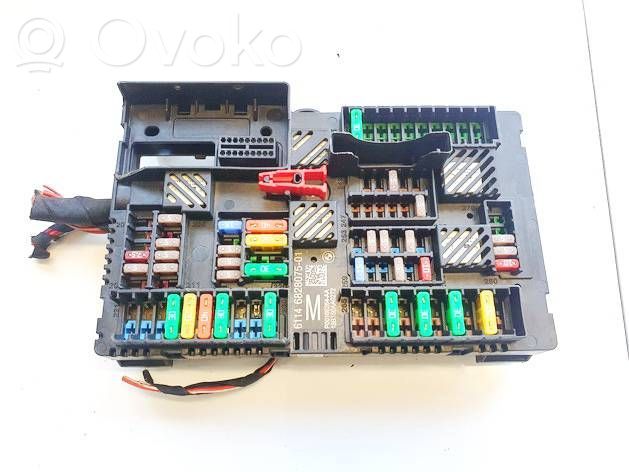 Skrzynka bezpieczników / Komplet   6114682807501,6114682807501,6114682807501,6114682807501,P00166264AA