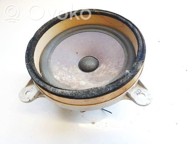 Subaru Outback Etuoven kaiutin 