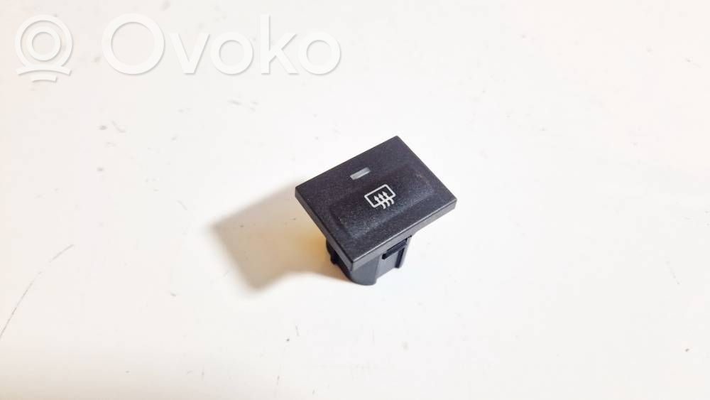 Tuulilasinlämmittimen kytkin   D3L0A,D3L0A