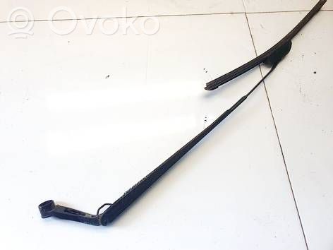 Toyota Avensis T250 Brazo del limpiaparabrisas delantero