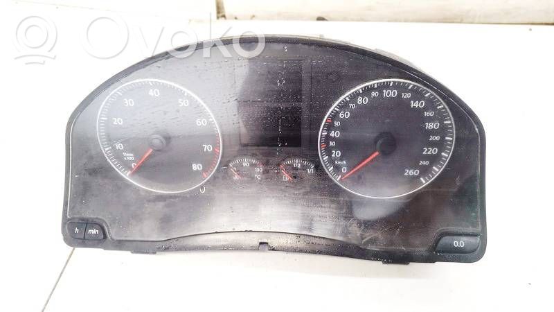 Volkswagen Golf V Vitezometru (grup de instrumente) 