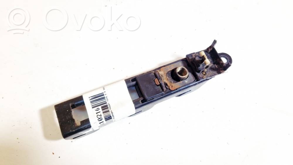 Volkswagen PASSAT B5 Turvavyön säätökisko 