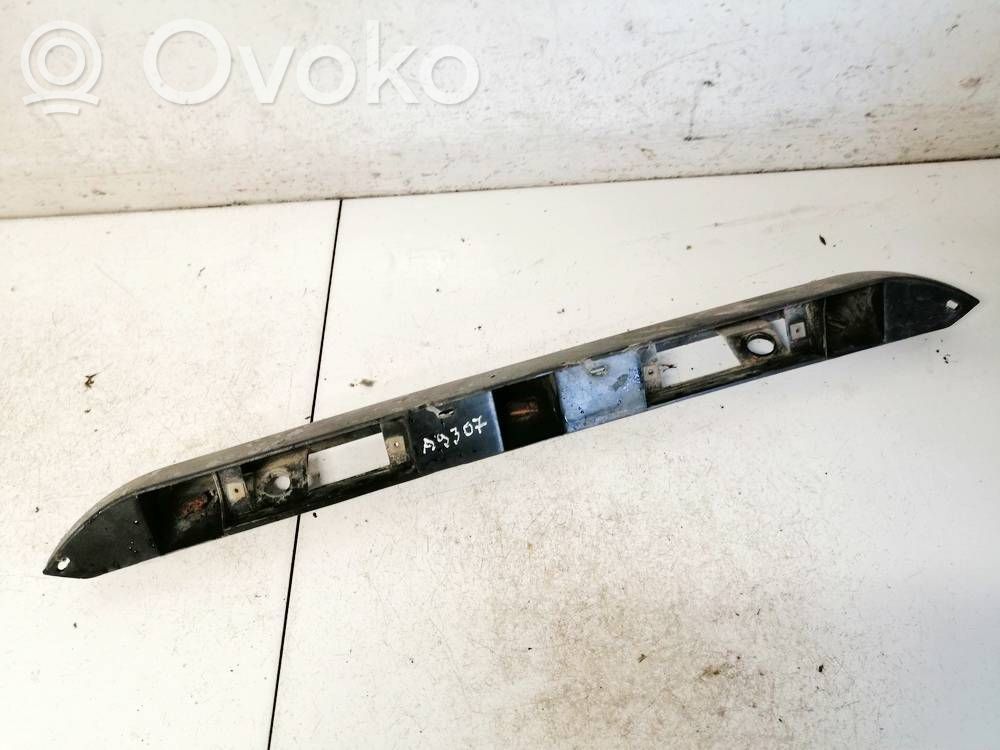 Iveco Daily 30.8 - 9 Éclairage de plaque d'immatriculation 