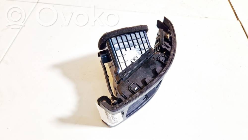 Hyundai i30 Dysze / Kratki środkowego nawiewu deski rozdzielczej 
