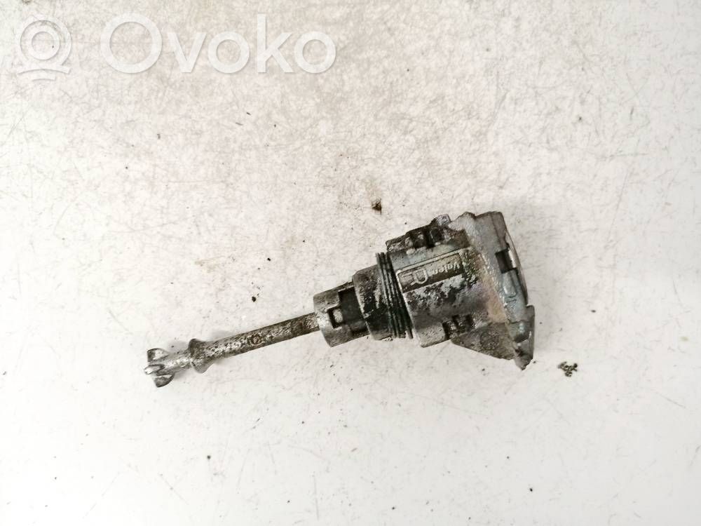 Volkswagen PASSAT B6 Wkładka zamka drzwi przednich 