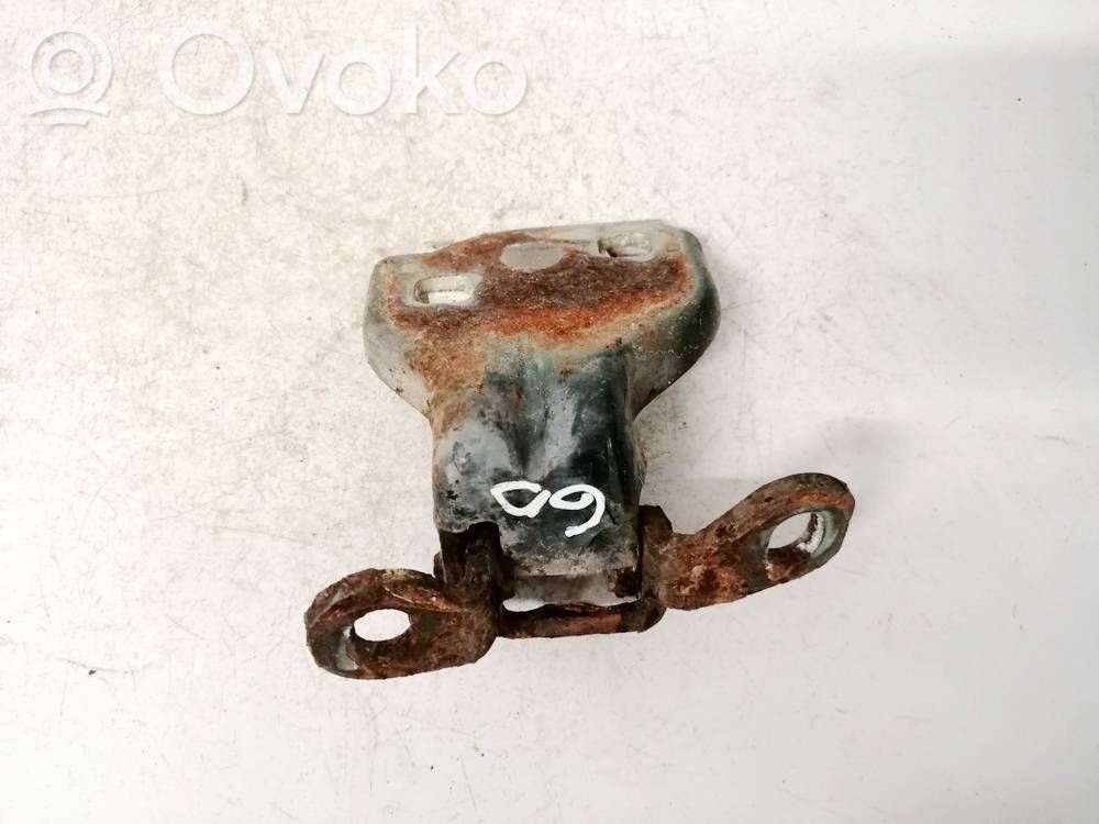 Bisagra inferior de la puerta trasera