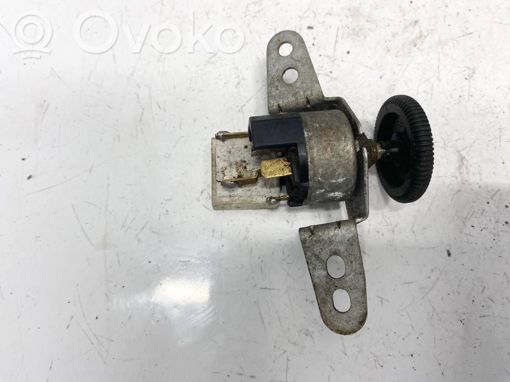 Toyota Carina T170 Interruttore di regolazione dell’illuminazione del quadro 
