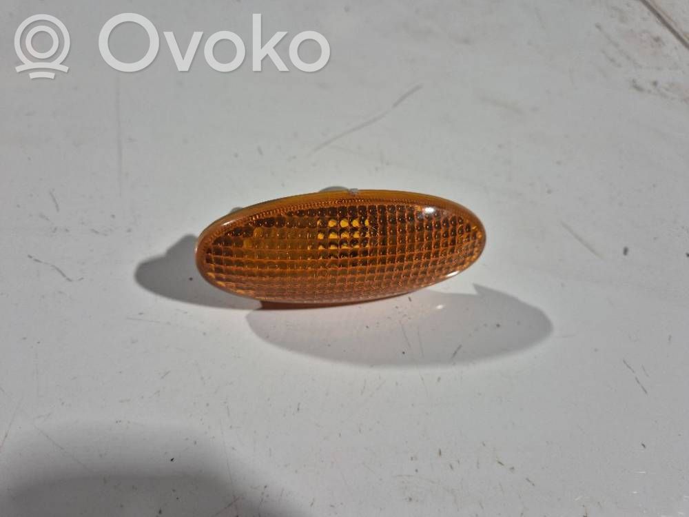 Nissan Almera Tino Indicatore di direzione del parafango anteriore 