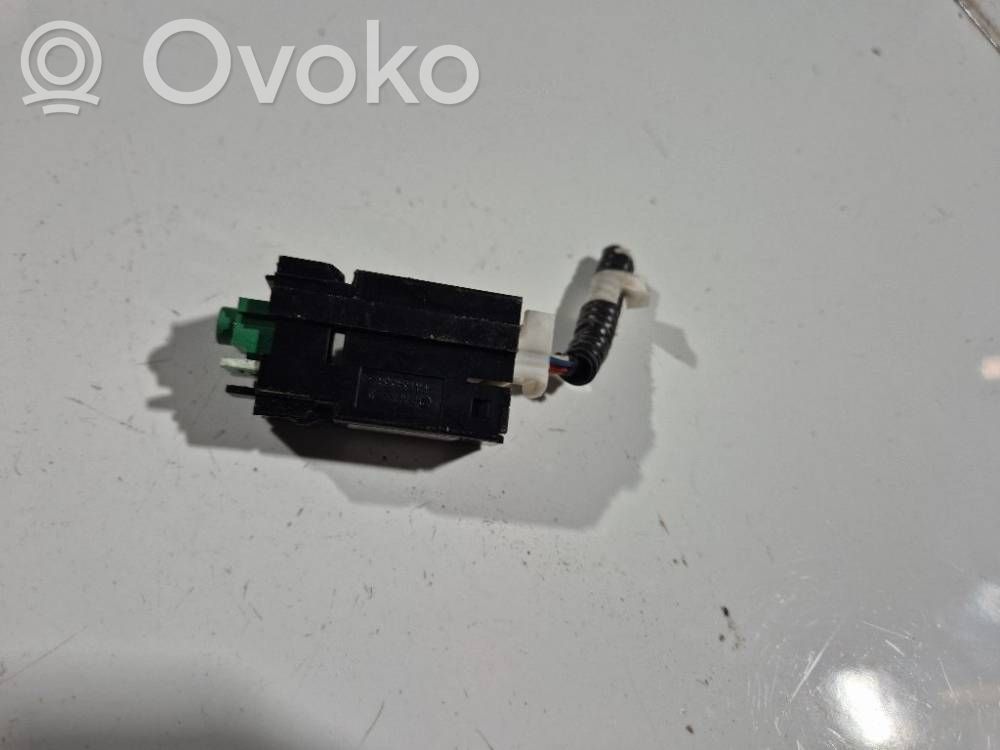 Toyota Avensis T270 Enchufe conector USB 