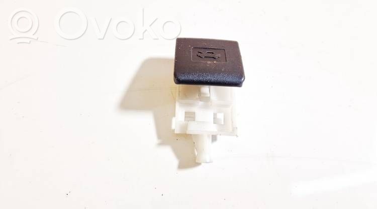 Toyota Avensis T250 Maniglia di rilascio del vano motore (cofano)
