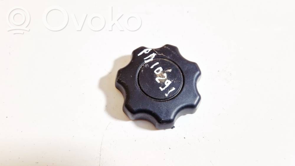 Nissan Primera Moldura inferior lateral del asiento trasero 