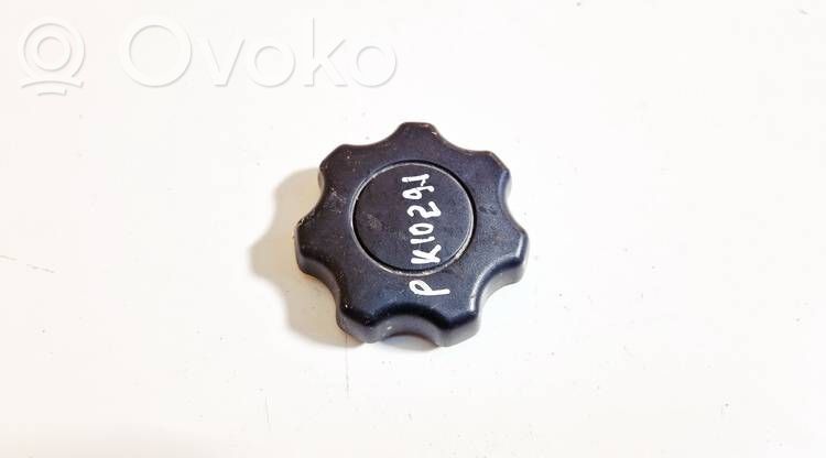 Nissan Primera Moldura inferior lateral del asiento trasero 