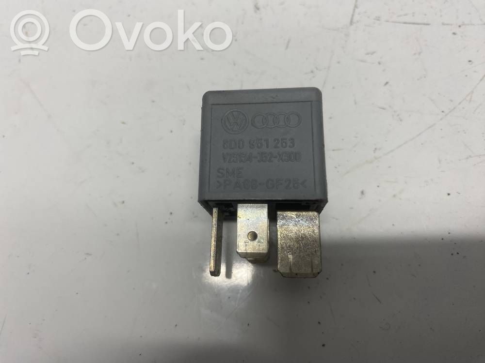 Audi A6 S6 C5 4B Autres relais