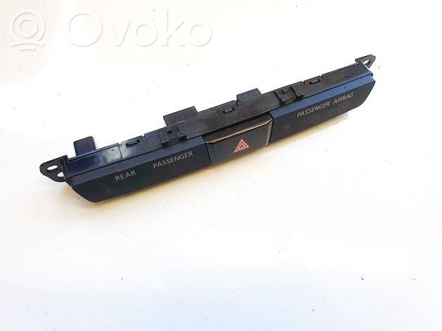 Botón interruptor de luz de peligro   8002C230,120020930,120020930,8002C230