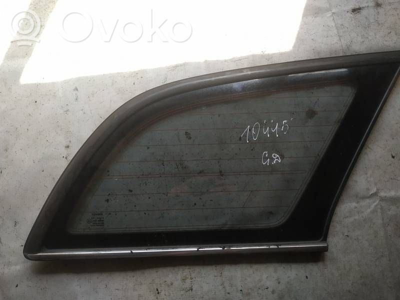 Toyota Avensis T250 Vitre latérale arrière