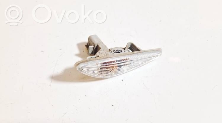Front fender indicator light   P7389L,P7389L